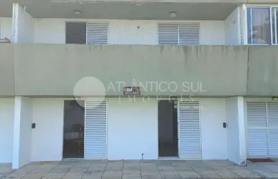 Sobrado  beira mar com 3 quartos, sacada para o mar, 2 banheiros, sala, cozinha