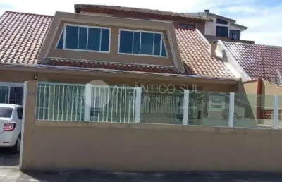 Casa no litoral  4 quartos, sala, cozinha,copa integradas, 2 banheiros, 1 lavabo