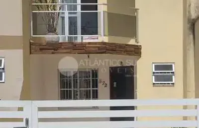 Sobrado no litoral, balneário shangrila, com 1 quarto com sacada, 1 suíte sacada