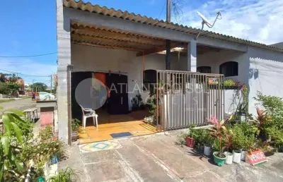 Excelente imóvel de esquina localizado em praia de leste a 180 metros do mar