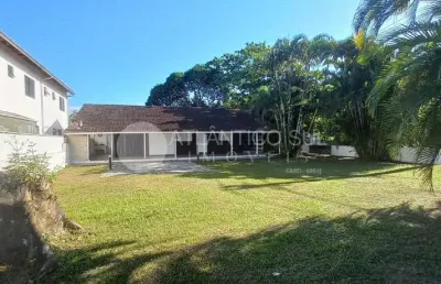 Vende casa com 3 dormitórios sendo 1 suíte em pontal do sul a 350 metros do mar
