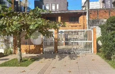 Excelente sobrado localizado no balneario  caioba a 200 metros do mar