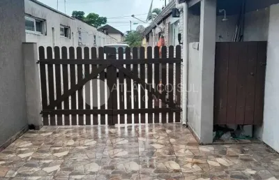 Casa em matinhos com 3 quartos   sendo 1 suíte  a 290 metros do mar em matinhos