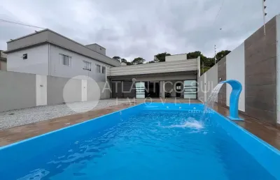 Casa com piscina e amplo quintal à venda, gaivotas, matinhos - pr