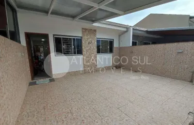 Casa próxima do mar com 2 quartos em praia de leste, pontal do parana - pr