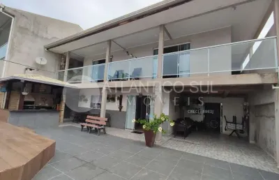 Casa com piscina, a 300 metros do mar em praia de leste, pontal do parana - pr