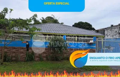 Casa com piscina em alvenaria, 650m da praia, pontal do parana - pr