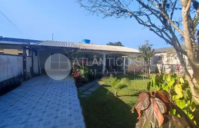 Casa e edícula com 04 dormitórios e piscina, gaivotas, matinhos -