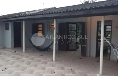 Casa alvenaria com 120m   04 quartos, sala cozinha conjugada, 02 bwcs e varanda.