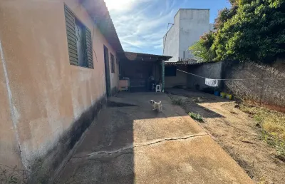 Casa com 2 quartos à venda na Rua Tamar, Jardim Canaã, Uberlândia