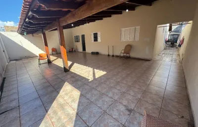 Casa com 3 quartos à venda na Rua Agripino Valeriano da Silva, Granada, Uberlândia