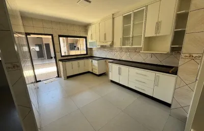 Casa com 3 quartos à venda na Rua Agripino Valeriano da Silva, Granada, Uberlândia