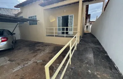 Casa com 3 quartos à venda na Rua Congresso, Parque das Laranjeiras, Uberlândia