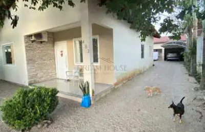 Casa à venda em tijucas, universitário, com 5 quartos, 360m²