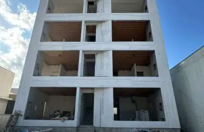 Apartamento à venda em tijucas, bosque da mata, com 2 quartos, 62m²