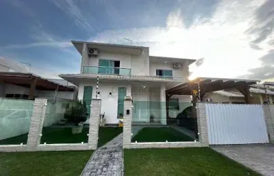Casa à venda em tijucas, centro, com 3 quartos, 151m²