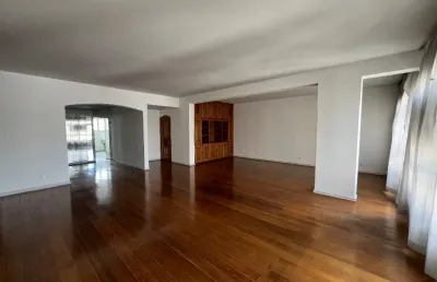 Apartamento amplo e clássico no coração de juiz de fora!