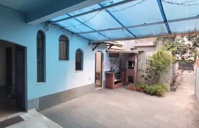 Casa com 2 quartos, quintal com churrasqueira no fonseca