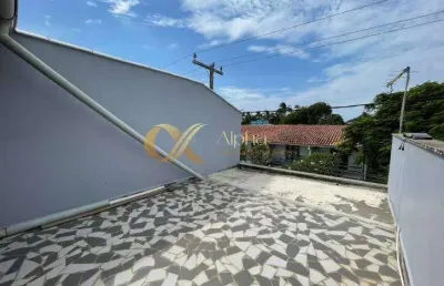 Casa triplex com 3 quartos em palmeiras, cabo frio -rj.
