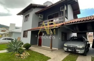 Casa à venda c/ 03 dormitórios, sendo 1 suíte na pedra branca - palhoça