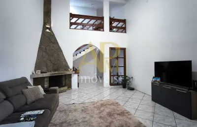 Casa à venda: 3 dormitórios, lareira e piscina na praia joão rosa, biguaçu
