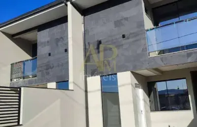 Sobrado novo à venda com 3 dormitórios (1 suíte) em forquilhas