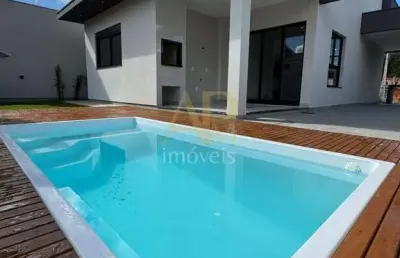 Casa térrea sozinha no terreno: 3 dorm (1 suíte) e piscina no bosque de sj