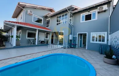 Casa à venda com 4 dormitórios, piscina, no novo estreito e à 80m do mar