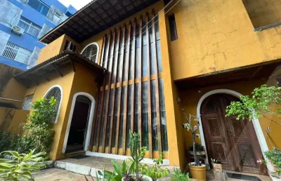 Casa com 4 suítes e piscina na federação para venda rua pública