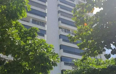 Cobertura 4 quartos vista mar na melhor localização da pituba