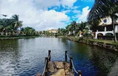 Apartamento em condomínio com 2 suítes vista lagoa no marina riverside lauro de freitas com infraestrutura para venda