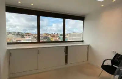 Sala alto padrão no hangar business: venda em salvador-ba, bairro são cristóvão, 1 sala, 1 banheiro, 1 vaga, 34,00 m², armários planejados.