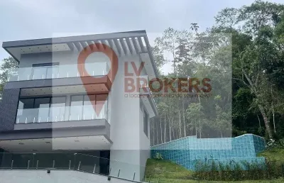 Imperdível oportunidade: casa em condomínio com 3 quartos, 3 suítes, 3 salas e 5 banheiros em mogi das cruzes-sp! condominio ecopark lagos