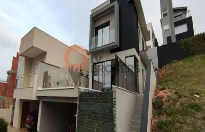Casa de alto padrão em condomínio de luxo em aruã, mogi das cruzes - sp: 3 quartos, 3 suítes, 2 salas, 5 banheiros, 4 vagas de garagem e 247m² de área.