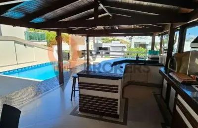 Sobrado estilo colonial, com acabamento premium com suítes, sala de lareira, suite ampla no terreo, espaço gourmet integrado a piscina - arua brisas