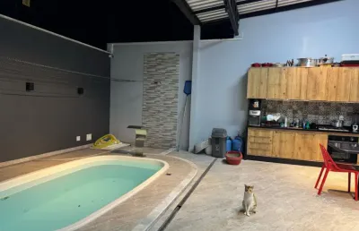 Linda casa com piscina e espaço golmet e os modulados