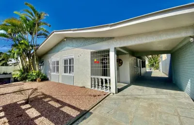 Casa com 6 quartos à venda na Zona Nova, Tramandaí 