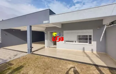 Casa 04 dormitórios no centro de mariluz há 50 metros do mar!