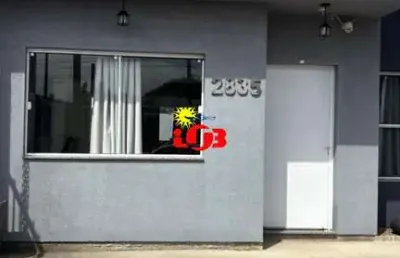 Triplex semi-mobiliado em imbé, mariluz - jardim, pátio fechado e residência em laje