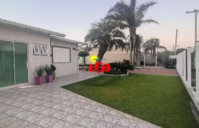 Excelente casa de 3 quartos, pátio com 2 terrenos, em nova tramandaí!