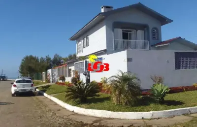 Casa sobrado à venda em balneário harmonia/ imbé - próximo ao mar, com piscina e móveis planejados
