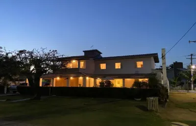 Casa em condomínio fechado com 6 quartos para alugar no Guarajuba, Camaçari 