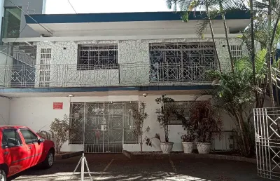Sobrado comercial com salas amplas da rua cerro corá no alto da lapa