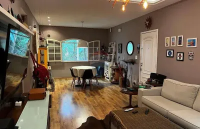 Casa exclusiva em condomínio frente mar – 6 quartos, 5 vagas e anexo completo