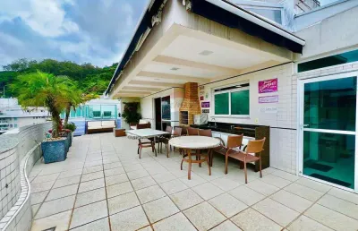 Excelente cobertura com 2 quartos, piscina e uma varanda gourmet linda e grande com uma maravilhosa vista..