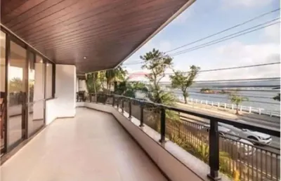 Maravilhoso e amplo apartamento, com 5 quartos sendo 4 suítes,  3 vagas - frente mar ao lado do mac