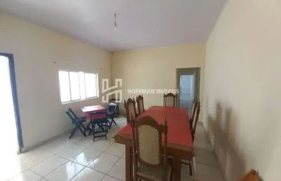 3 casas residenciais à venda com 4 dormitórios, 1 suíte, 4 banheiros e 6 vagas