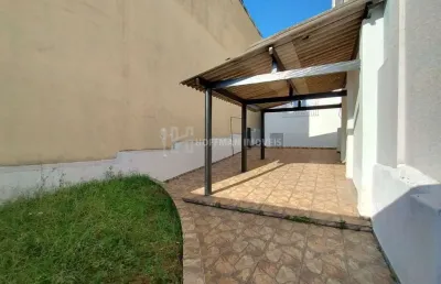 Casa térrea com 02 dormitórios, 01 suíte e 03 vagas de garagem no bairro barcelona