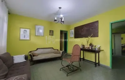 Casa térrea com 03 dormitórios e 02 vagas no bairro nova gerty