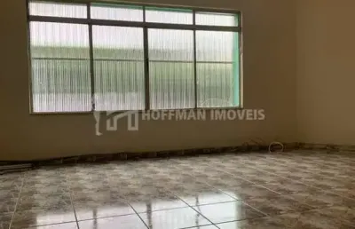 Sobrado de esquina residencial com 3 dormitórios e cômodos grandes